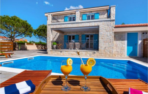 Cozy Home In Privlaka With Heated Swimming Pool